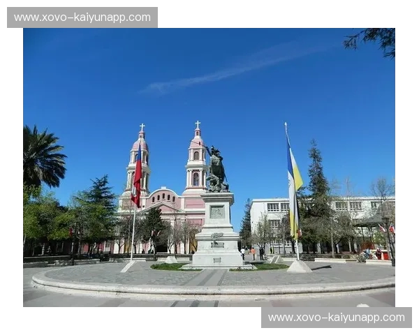 绿茵锋芒的华丽博弈:当圣地亚哥的优雅遇见兰卡瓜的坚韧 绿茵锋芒的华丽博弈:当圣地亚哥的优雅遇见兰卡瓜的坚韧